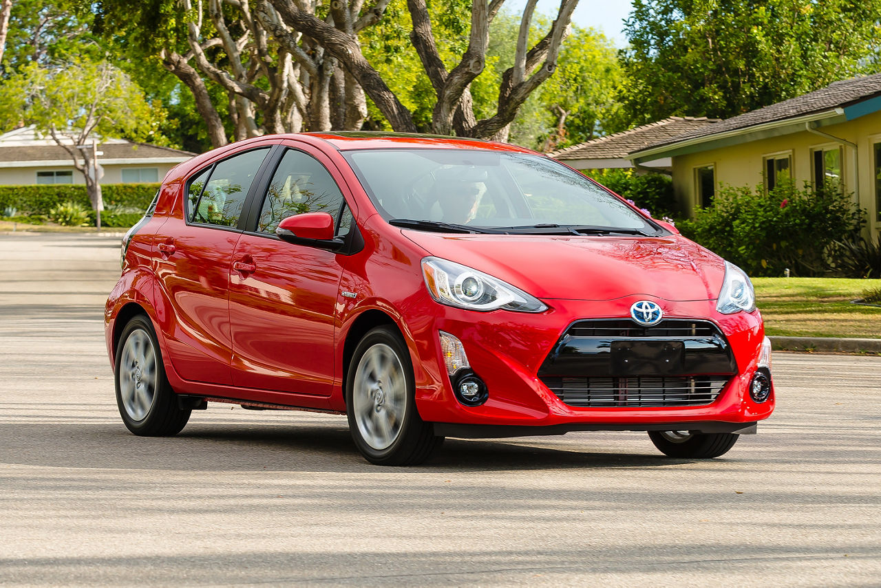 2016_Prius_c_010