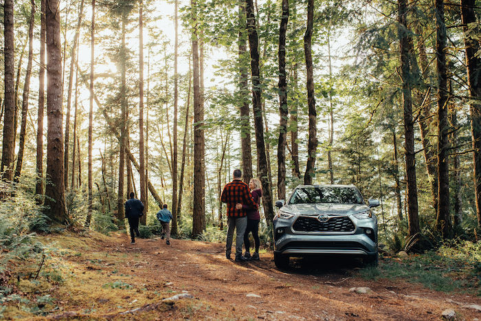 2020_Toyota_Highlander_Hybrid_Moondust_Platinum_Lifestyle_36_Camping_Horizontal-1.jpg