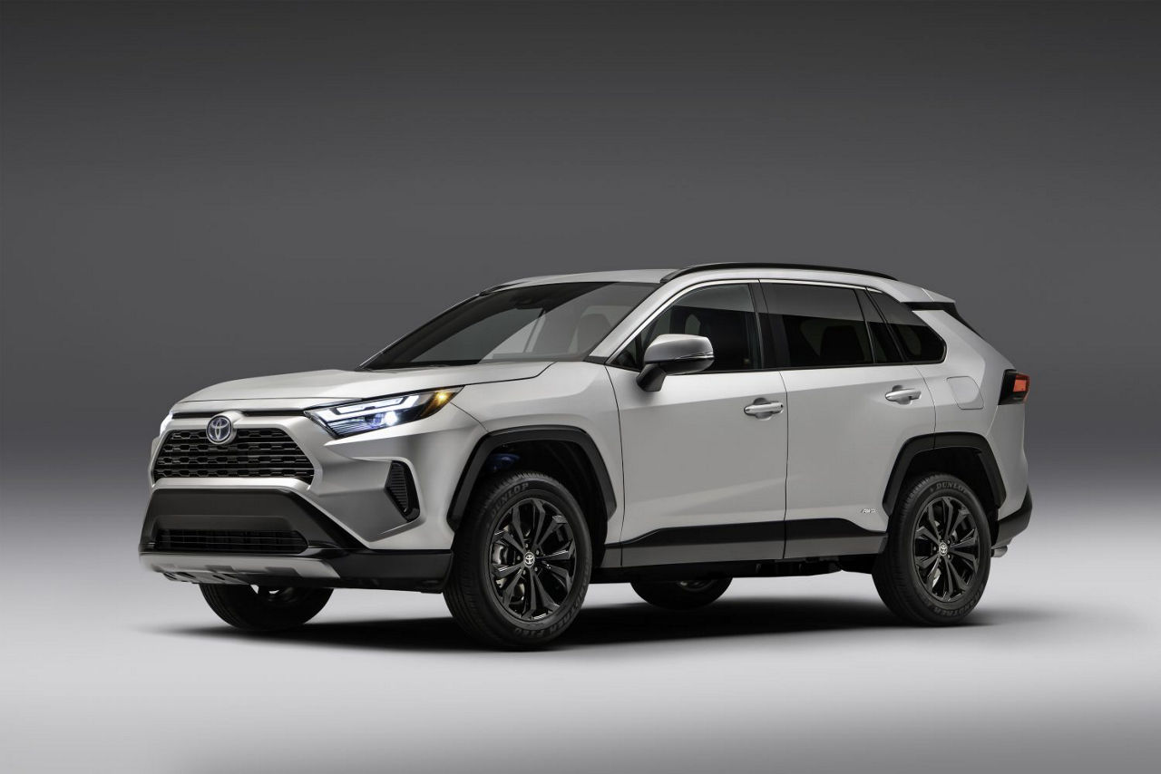 2022 Toyota RAV4 SE Hybrid 001-1500x1000