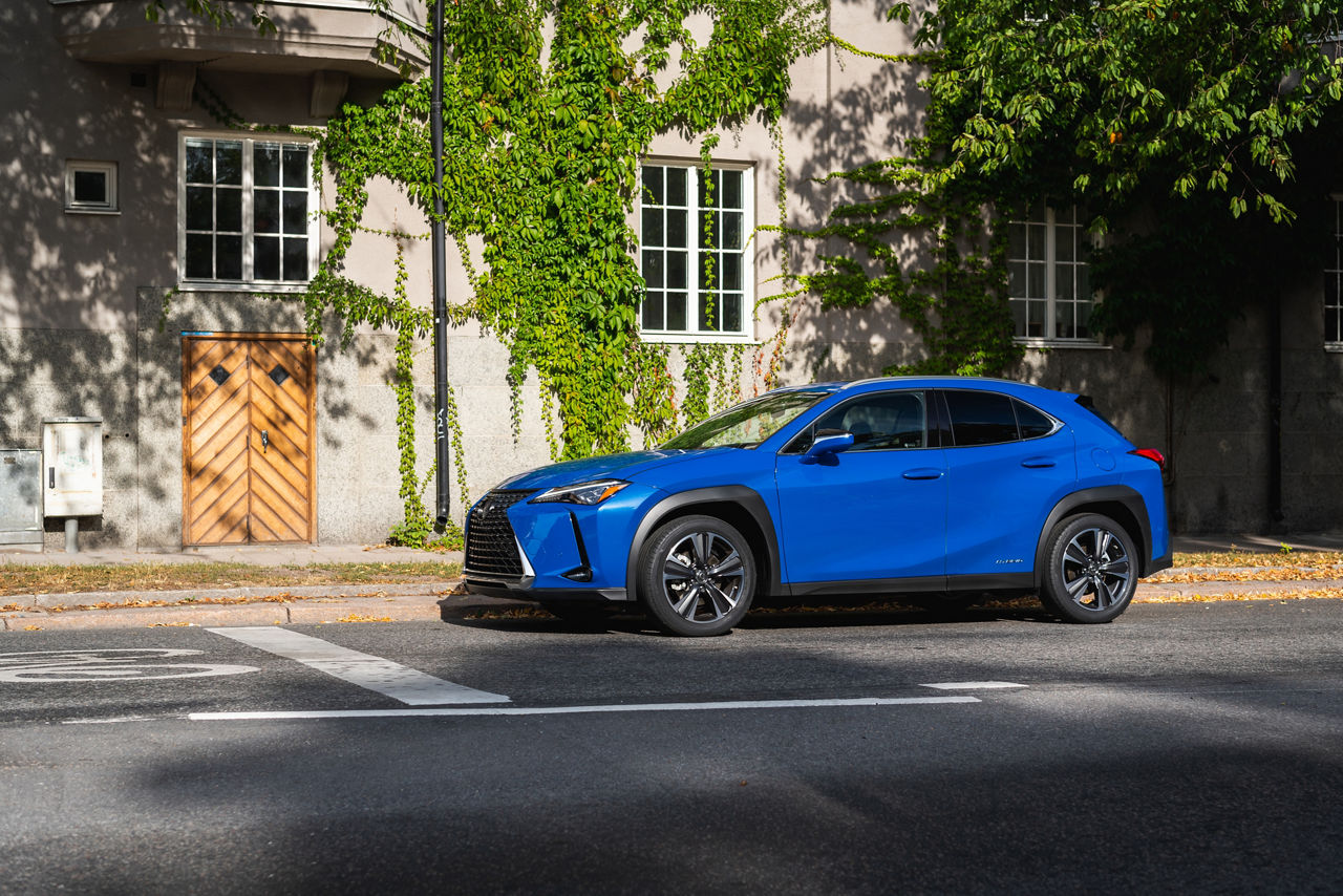 Lexus UX_HV AWD Celestial Blue GF5